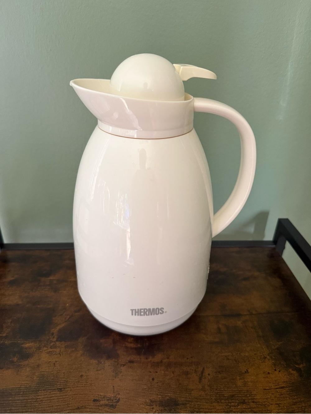 Thermos White Insulated Carafe with Easy-Pour Spout